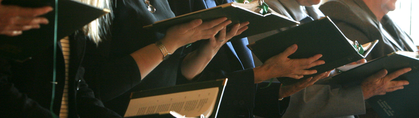 Sisters at prayer (Photo © Andy Manis)